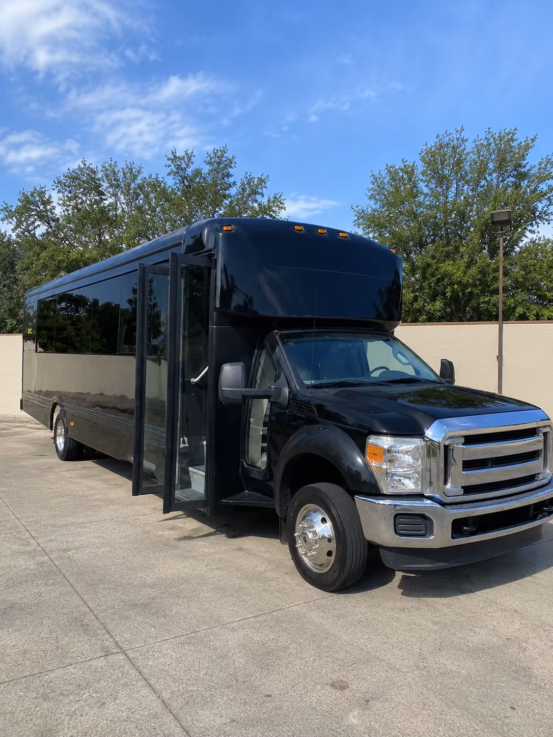 dearborn heights 20 passenger party bus