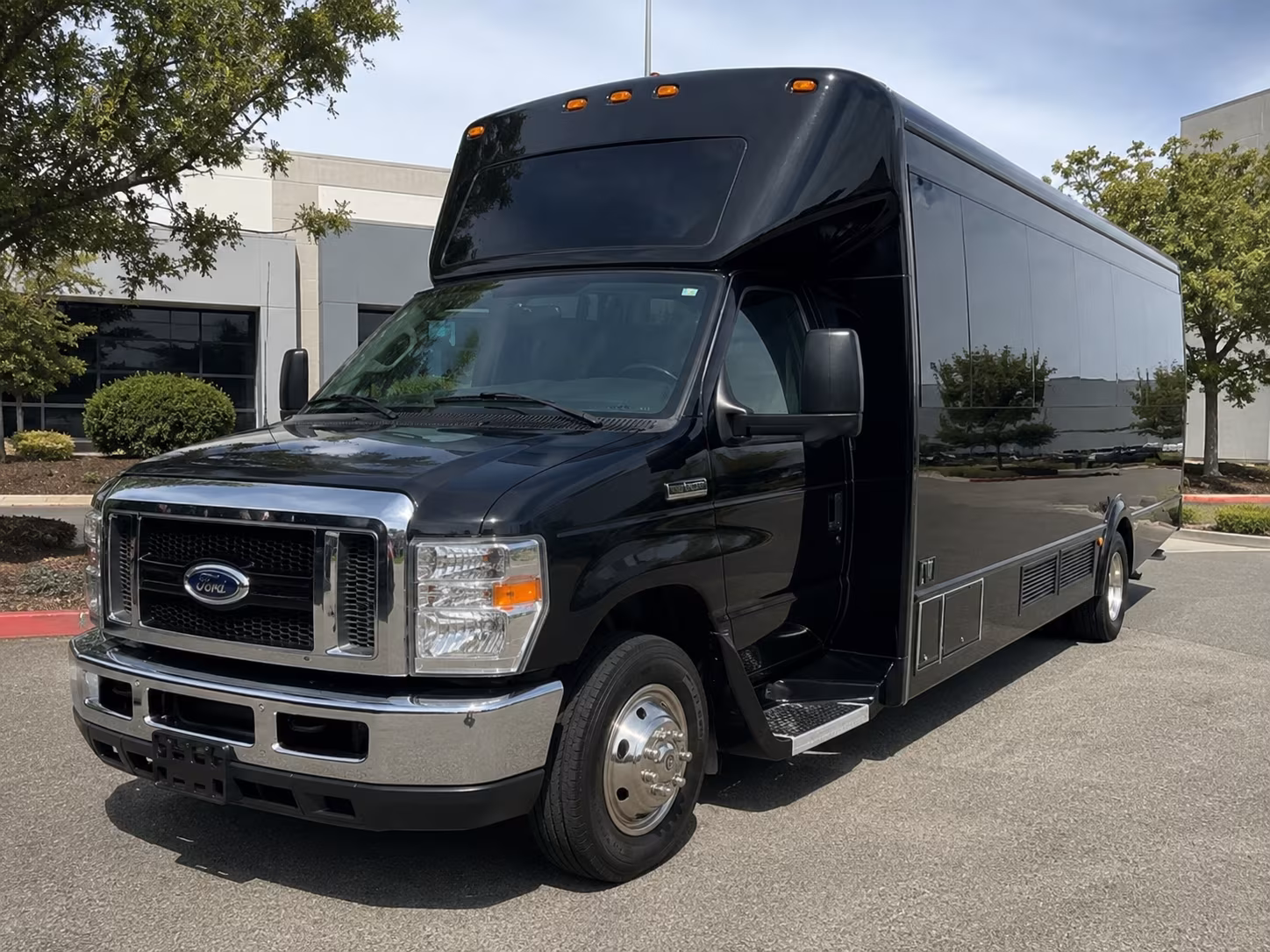 party buses to little caesars arena concerts in detroit